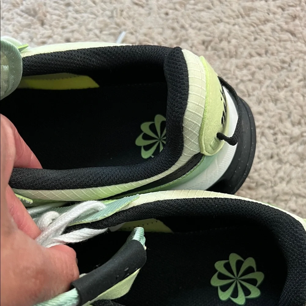 Nike Lime and Black Women's Sneakers - Picture 8 of 9